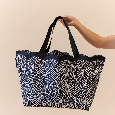 Scalloped Edge Beach Bag- Palm Noir