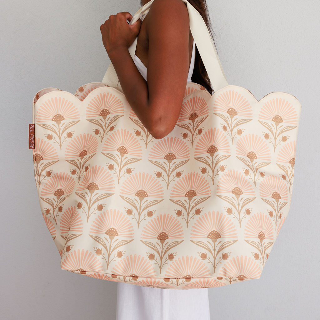 Scalloped Beach Bag- Rosebud Cream